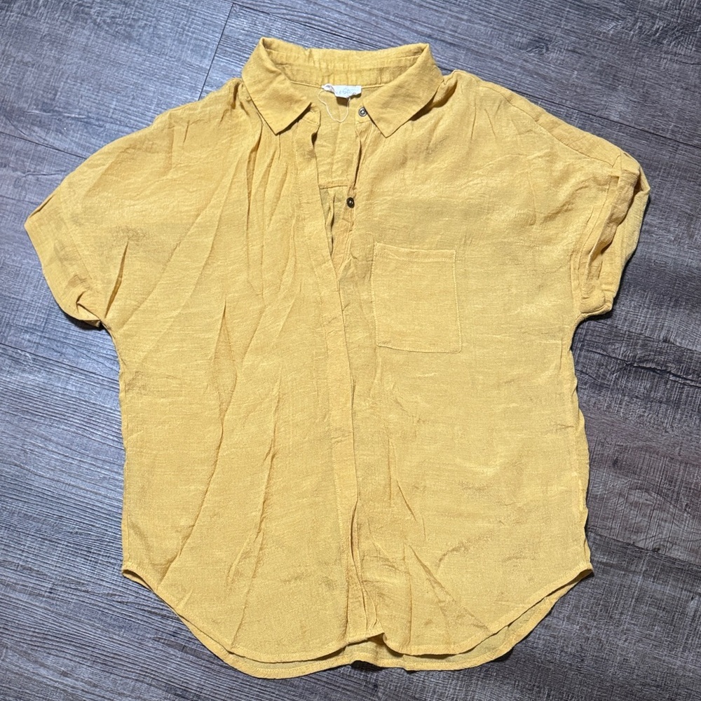 Lightweight Short-Sleeve Button-Down Shirt in Mustard Yellow